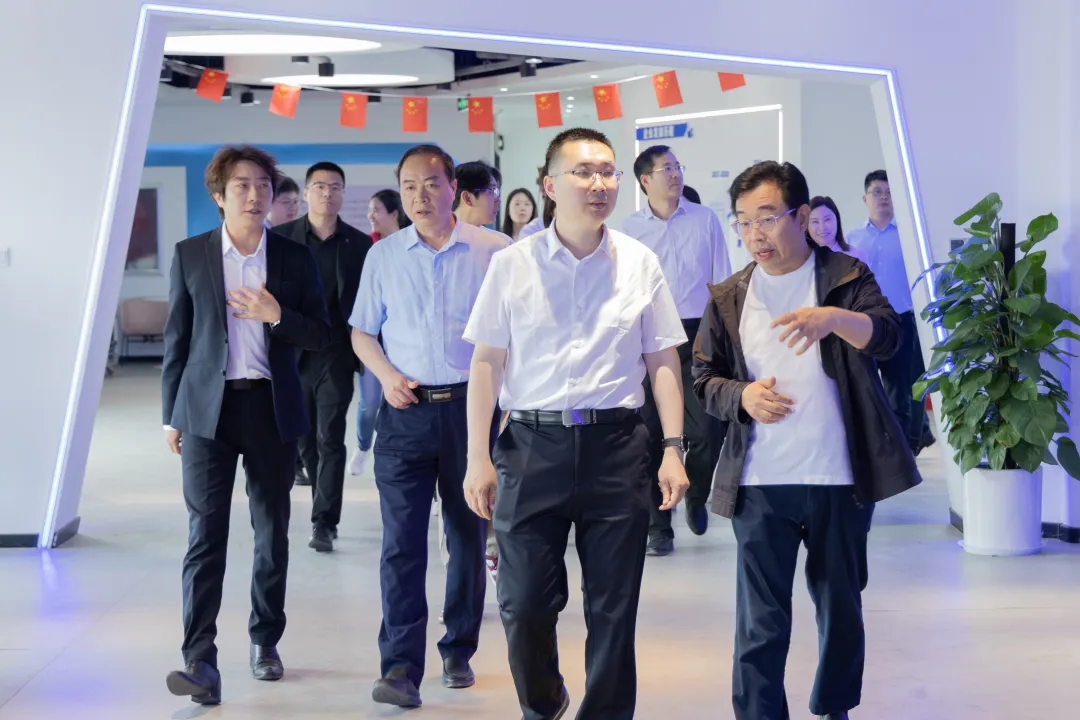 高度認(rèn)可！鄭州市發(fā)改委副主任率督導(dǎo)組蒞臨安環(huán)家調(diào)研指導(dǎo)